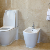 欧州、米国のトイレでは便器の横にある手洗い場のような台に注目！