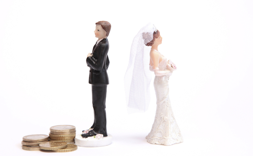 離婚に伴う男性の金銭的な負担は大きいです。